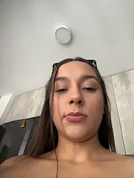 Brunettecollins05 online show from July 2026 09:17:02 PM