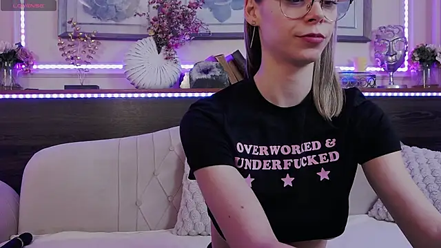 Snapshot of GracieCute chatting on January 2025 10:17:01 AM GracieCute online show from January 2025 10:17:01 AM