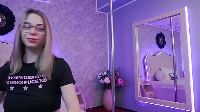 Snapshot of GracieCute chatting on March 2025 04:14:01 AM GracieCute online show from March 2025 04:14:01 AM