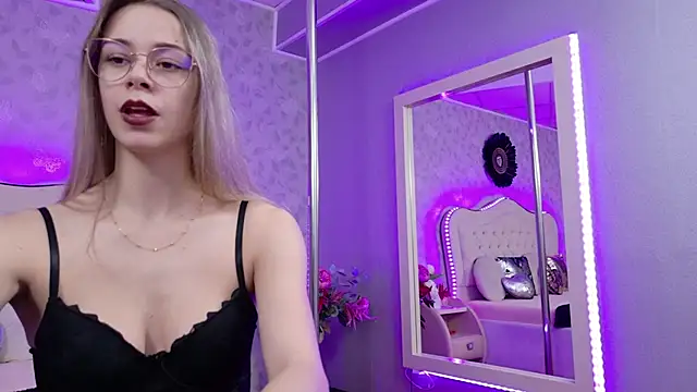 Snapshot of GracieCute chatting on November 2025 04:56:01 AM GracieCute online show from November 2025 04:56:01 AM