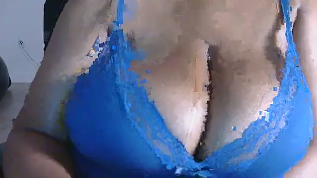 Snapshot of TheeBustiestBella chatting on November 2025 09:10:01 AM TheeBustiestBella online show from November 2025 09:10:01 AM