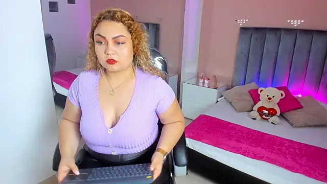 Sweet Rosee  online show from December 2025 01:05:01 PM