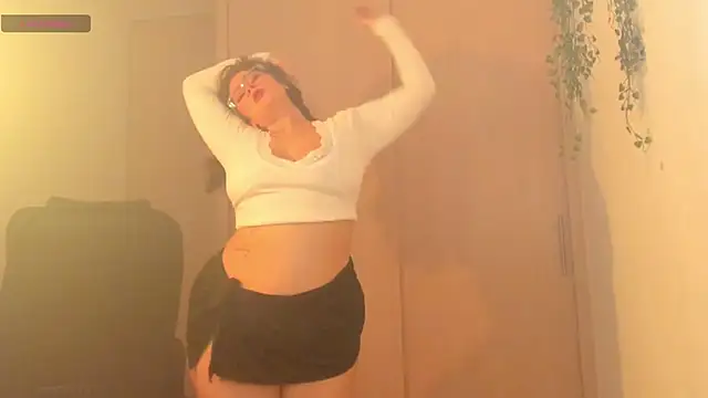 Cleopatra COL online show from April 2026 09:30:02 PM