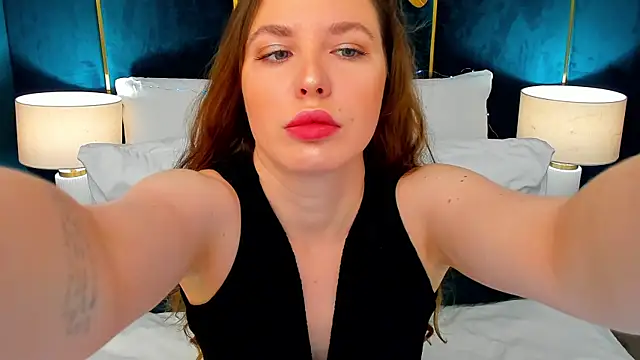 Snapshot of MonaRicci chatting on July 2026 05:10:02 AM MonaRicci online show from July 2026 05:10:02 AM