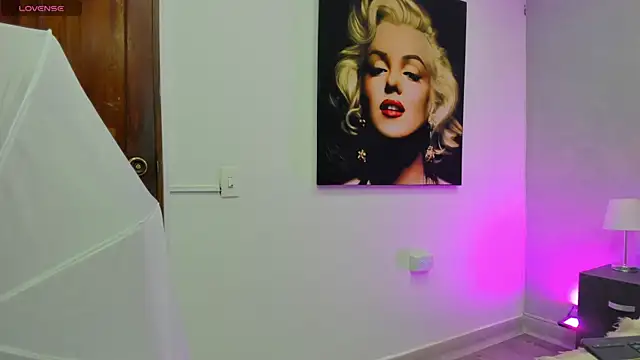 Snapshot of kendra_london chatting on November 2025 11:11:01 AM kendra london online show from November 2025 11:11:01 AM