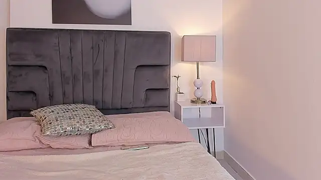 Snapshot of maddy__moon chatting on November 2025 04:25:02 AM maddy moon online show from November 2025 04:25:02 AM