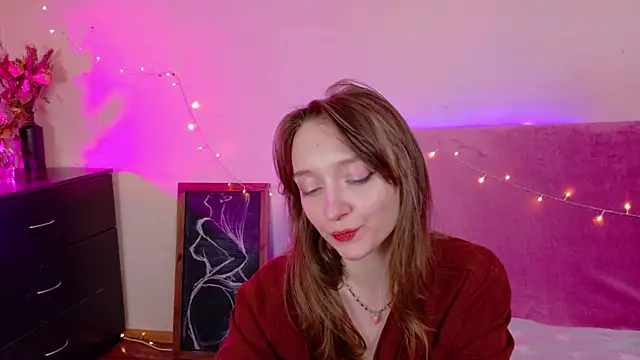 TinyMuse  online show from November 2025 02:06:02 PM