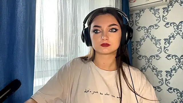 TwotyBright online show from November 2025 08:02:02 AM