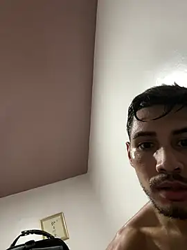 Snapshot of meninadeparis chatting on February 2026 10:26:01 PM meninadeparis online show from February 2026 10:26:01 PM