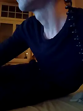 Snapshot of bassxxxxwave chatting on November 2025 06:57:02 PM bassxxxxwave online show from November 2025 06:57:02 PM