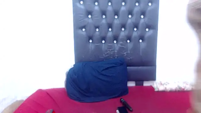 Snapshot of AUGUSTBLOOMxx chatting on February 2026 11:39:02 AM AUGUSTBLOOMxx online show from February 2026 11:39:02 AM