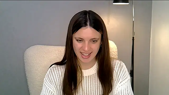 Snapshot of KiraHoney chatting on May 2026 08:06:02 PM KiraHoney online show from May 2026 08:06:02 PM