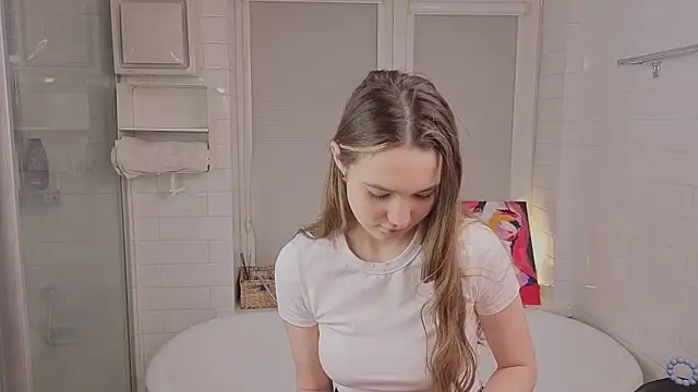 LeenaPuita online show from February 2026 05:20:01 PM