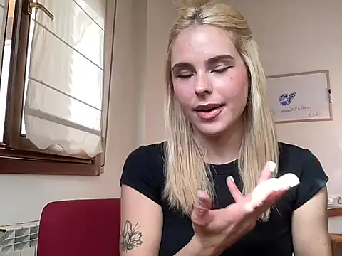 Snapshot of skychloe chatting on November 2025 02:05:02 PM skychloe online show from November 2025 02:05:02 PM