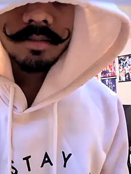 Snapshot of skinnydddue chatting on November 2025 06:31:01 PM skinnydddue online show from November 2025 06:31:01 PM