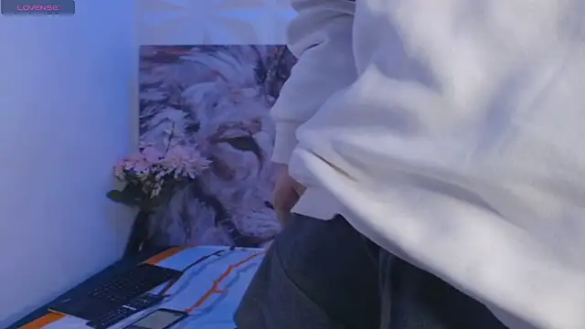 Snapshot of Oliver_paris chatting on November 2025 04:40:02 AM Oliver paris online show from November 2025 04:40:02 AM