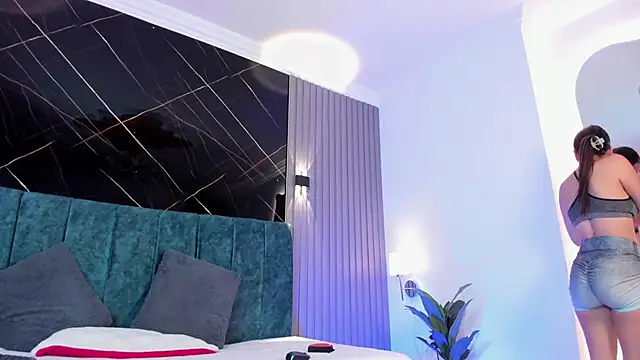 Bella Riverss online show from April 2026 07:07:02 PM