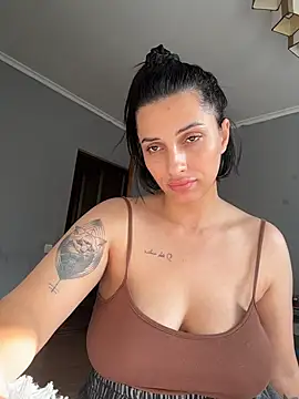 Snapshot of MUDA-TI chatting on November 2025 11:42:02 AM MUDA-TI online show from November 2025 11:42:02 AM