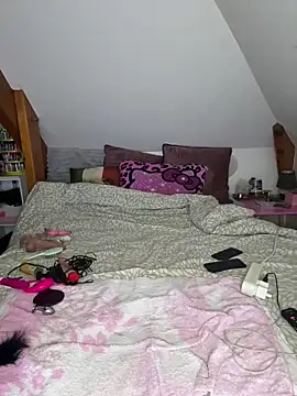 vanille13r online show from March 2026 06:11:02 PM