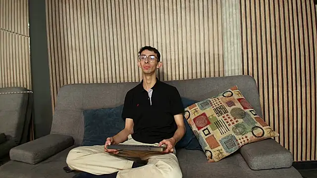 ZyroNight online show from November 2025 11:25:01 PM