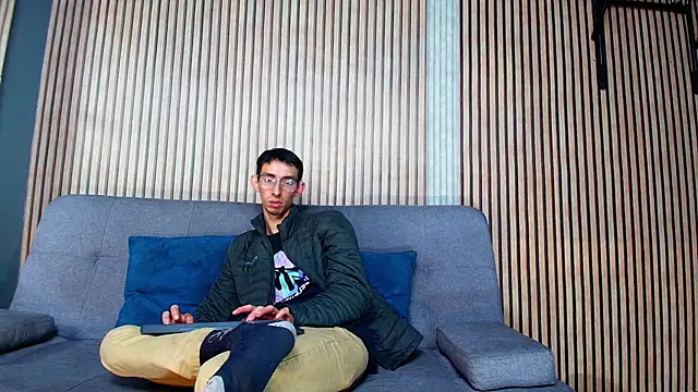 ZyroNight online show from November 2025 01:09:02 AM