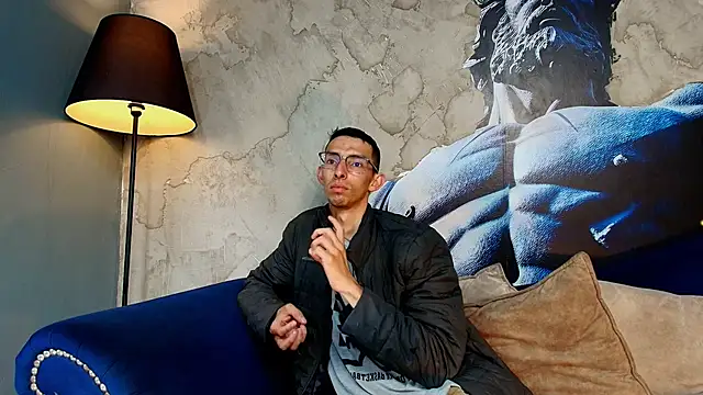 ZyroNight online show from December 2025 07:18:01 PM