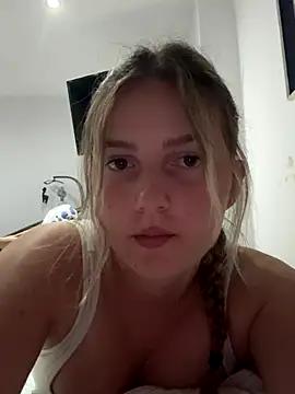 Snapshot of Ell_albescu chatting on November 2025 08:18:01 PM Ell albescu online show from November 2025 08:18:01 PM