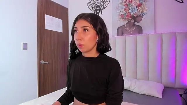 Snapshot of Isabella_Crofts chatting on November 2025 03:07:01 AM Isabella Crofts online show from November 2025 03:07:01 AM