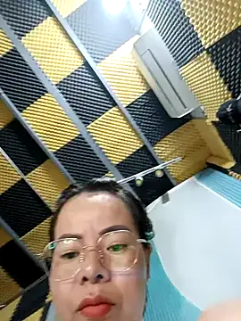 Snapshot of Beolalla chatting on November 2025 08:03:01 PM Beolalla online show from November 2025 08:03:01 PM