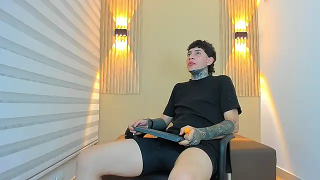 DANTE ARMSTRONG online show from November 2025 04:00:01 AM