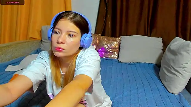 Eva purrr  online show from November 2025 01:11:01 AM