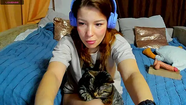 Eva purrr  online show from April 2026 01:15:01 AM