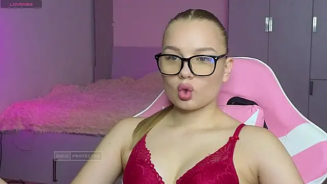 Snapshot of Lunar_Flare chatting on November 2025 02:27:01 PM Lunar Flare online show from November 2025 02:27:01 PM