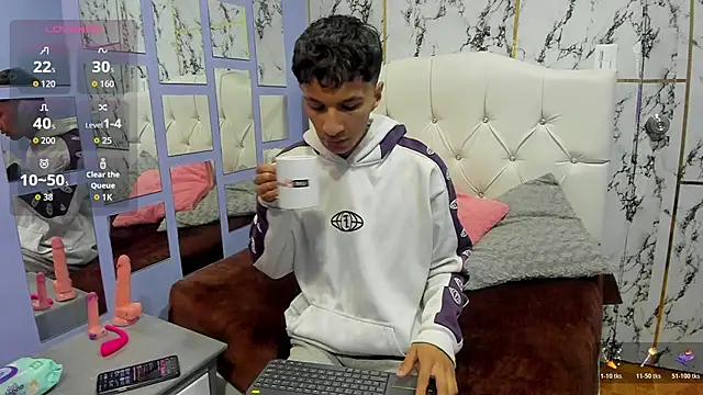 Elian Julian online show from November 2025 12:54:02 AM