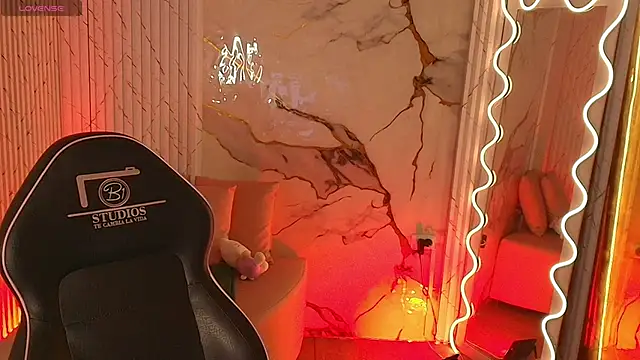 PEACHY TAY online show from April 2026 11:10:02 AM