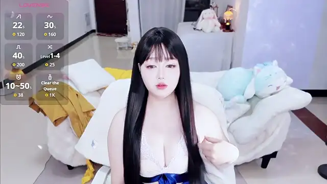 Nina37 online show from May 2026 05:18:01 PM