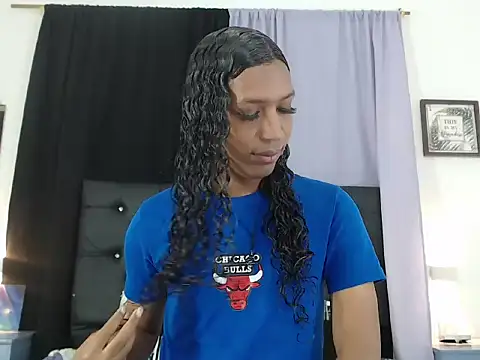 Snapshot of MiaCoock chatting on November 2025 01:00:01 PM MiaCoock online show from November 2025 01:00:01 PM