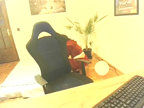 Snapshot of Cicumicus chatting on November 2025 03:46:01 PM Cicumicus online show from November 2025 03:46:01 PM