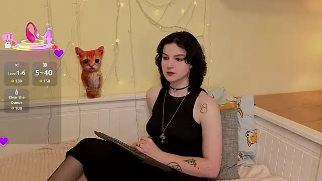 LatinaHuguenin online show from November 2025 07:11:02 AM