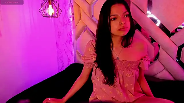 Snapshot of Yanna_pink chatting on November 2025 08:31:01 PM Yanna pink online show from November 2025 08:31:01 PM