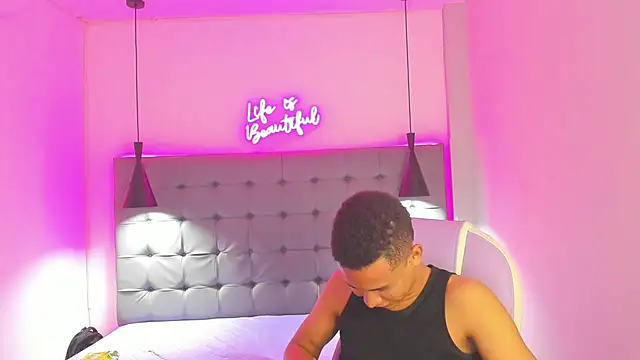 Snapshot of Liams18 chatting on November 2025 01:26:02 AM Liams18 online show from November 2025 01:26:02 AM