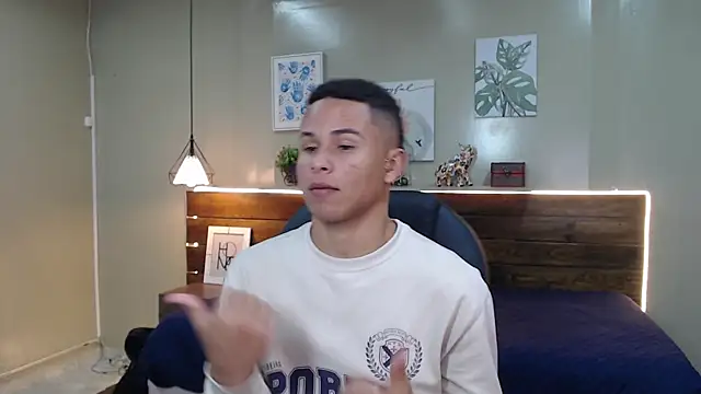 Snapshot of Liams18 chatting on November 2025 12:53:02 PM Liams18 online show from November 2025 12:53:02 PM