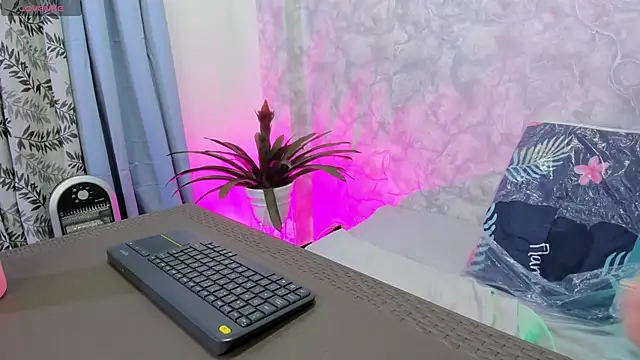 Reichel05  online show from January 2026 05:43:02 AM