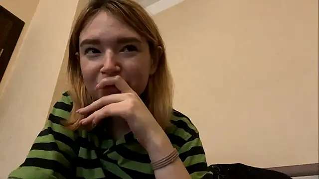 Snapshot of Baby18_shake chatting on December 2025 06:52:02 AM Baby18 shake online show from December 2025 06:52:02 AM