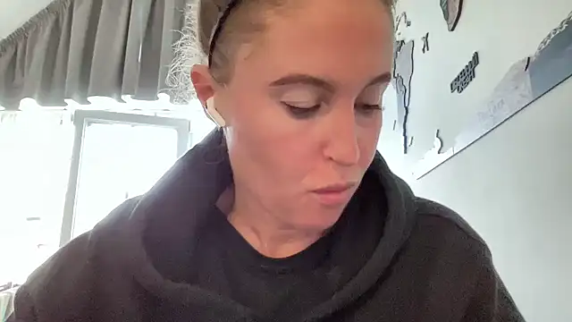 Snapshot of Ameli8 chatting on November 2025 01:22:01 PM Ameli8 online show from November 2025 01:22:01 PM