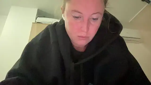 Ameli8 online show from November 2025 06:39:01 PM