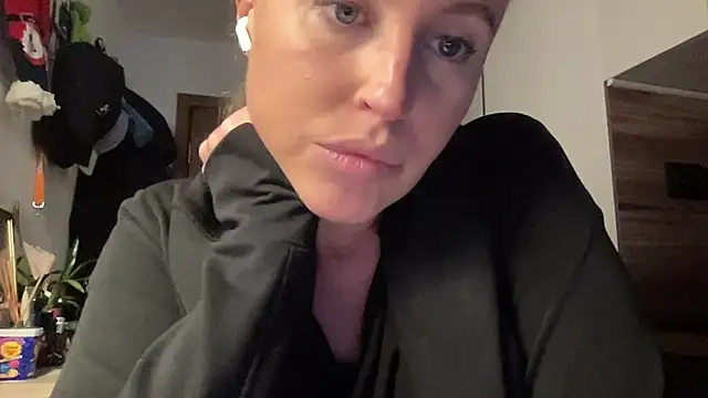 Ameli8 online show from December 2025 03:28:02 PM