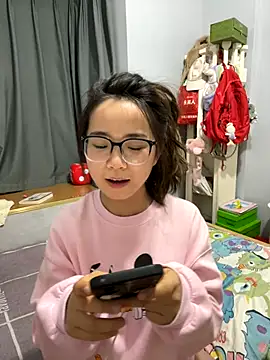 Hmm 0303 online show from November 2025 02:33:01 PM