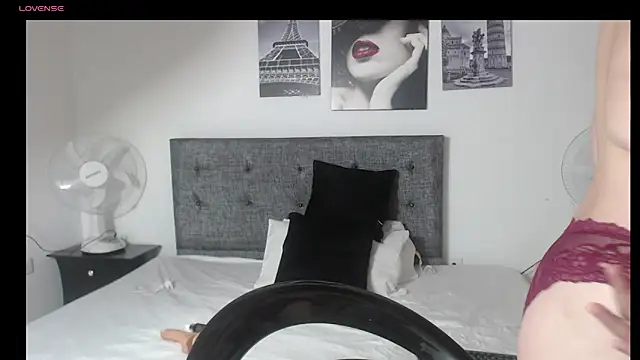 Snapshot of SweetSurrender69 chatting on November 2025 04:00:01 AM SweetSurrender69 online show from November 2025 04:00:01 AM