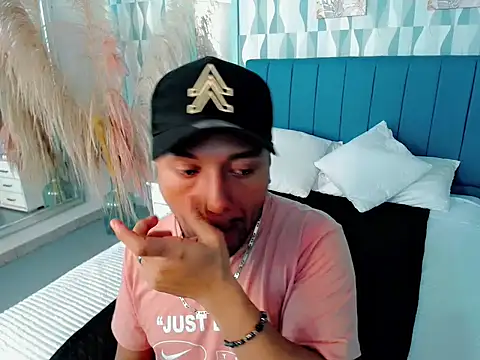 sebastian cruz  online show from November 2025 01:48:02 AM